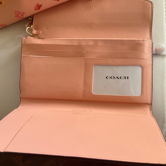Coach mystic flower large travel wallet nwt - Picture 4 of 14